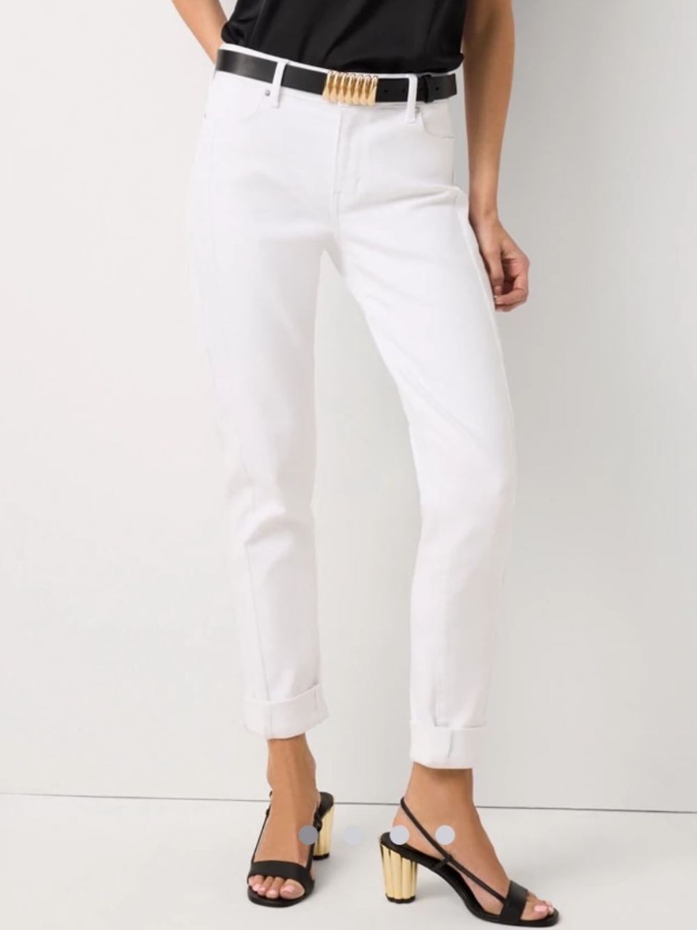 🤍🖤 White House Black Market Seam Detail Mid Rise Girlfriend  White Jeans